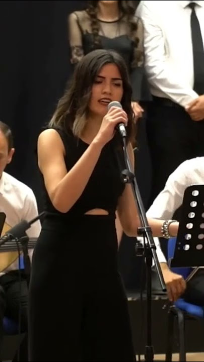 Bir Kızıl Goncaya Benzer Dudağın