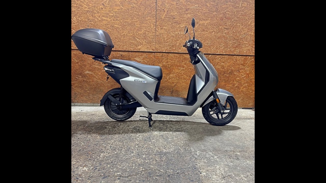 電動バイク　EM1 e:（EF16）