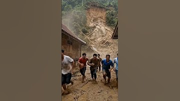 Huge Landslide Caught on Camera! Cliff Collapses After Heavy Rain 😱