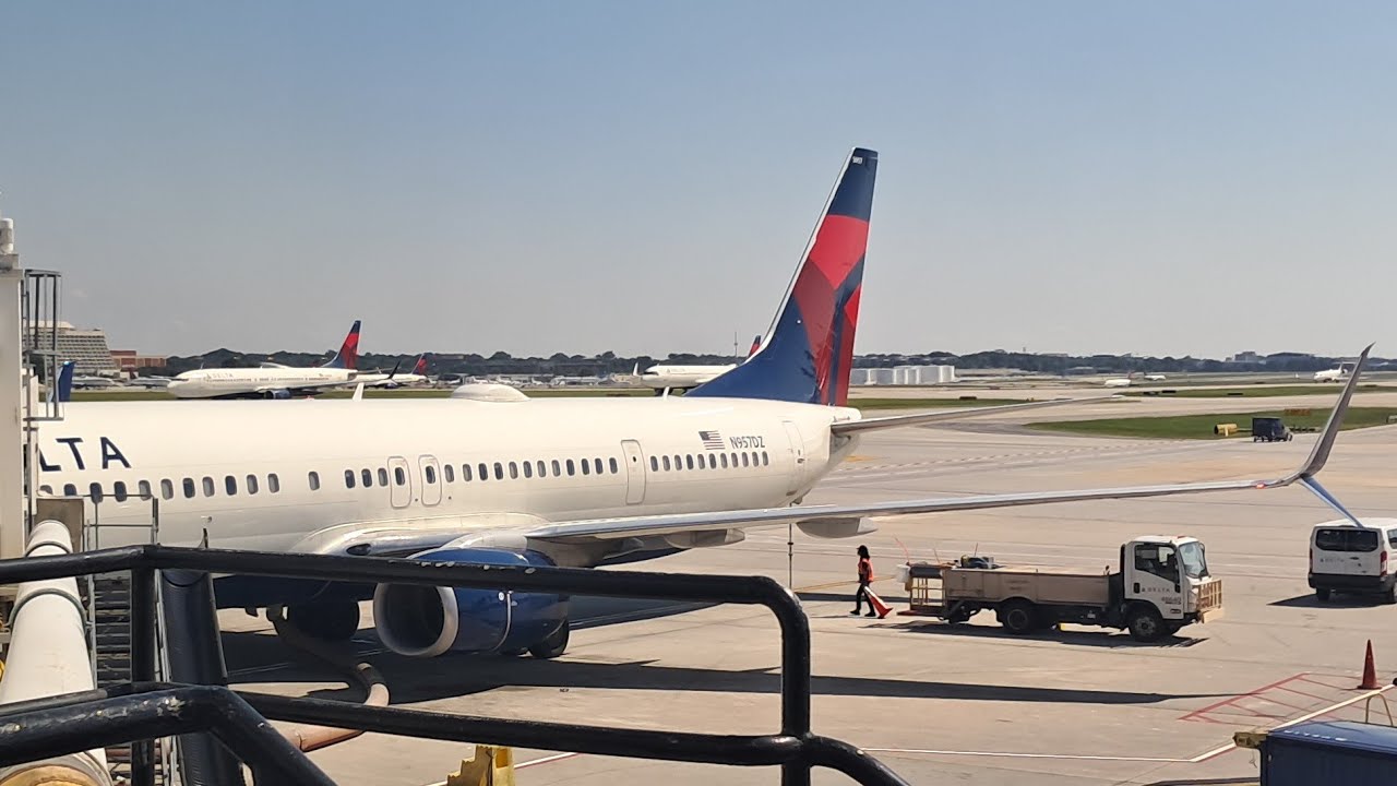 Delta Airlines (Skyteam) DL3213 SAV-ATL Atlanta Arrival (Full Report)