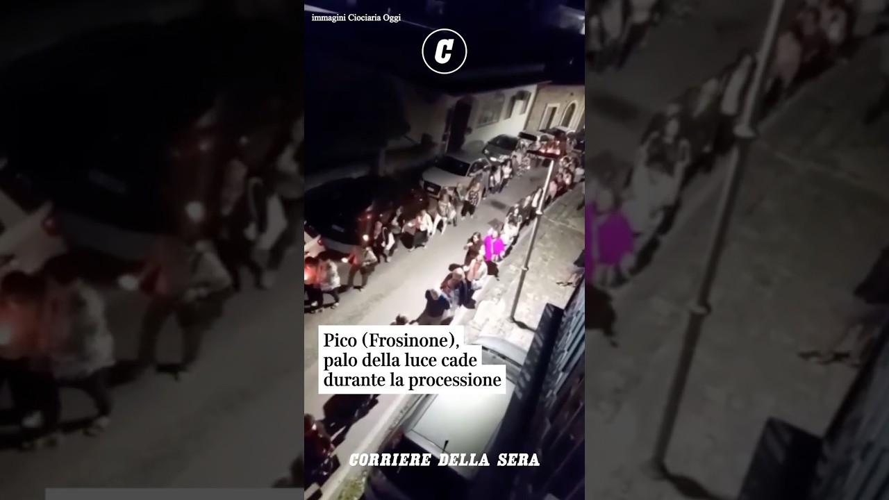 Pico (Frosinone), palo della luce cade durante la processione #shorts #news