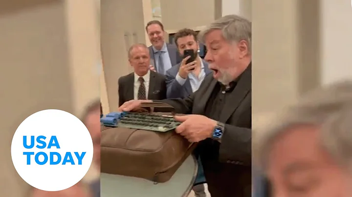 Apple co-founder Steve Wozniak reunites with motherboard he built in 1976 | USA TODAY - DayDayNews