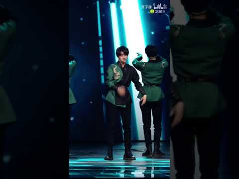 【TNT时代少年团 丁程鑫】20201128时代少年团《按时长大》周年演唱会 丁程鑫《剑雨江湖》官方直拍FOCUS