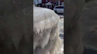 Strong Lake Winds Causes an SUV to Be Fully Covered in Ice