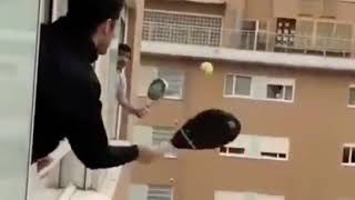 İtalyada Uygulanan Karantina Ve Sokağa Çıkma Yasağına Rağmen Eğlenmeyi İhmal Etmeyen İnsanlar