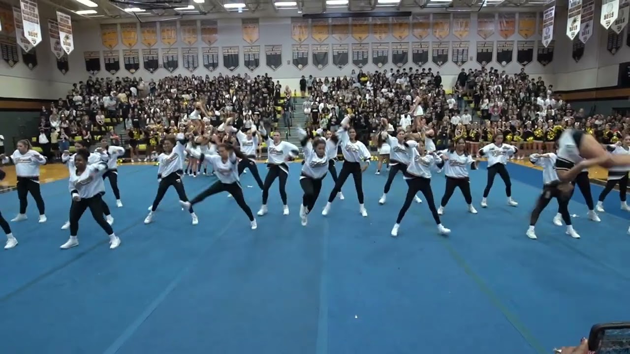 Bishop Moore Catholic Dance & Varsity Cheer Teams - Homecoming 2022