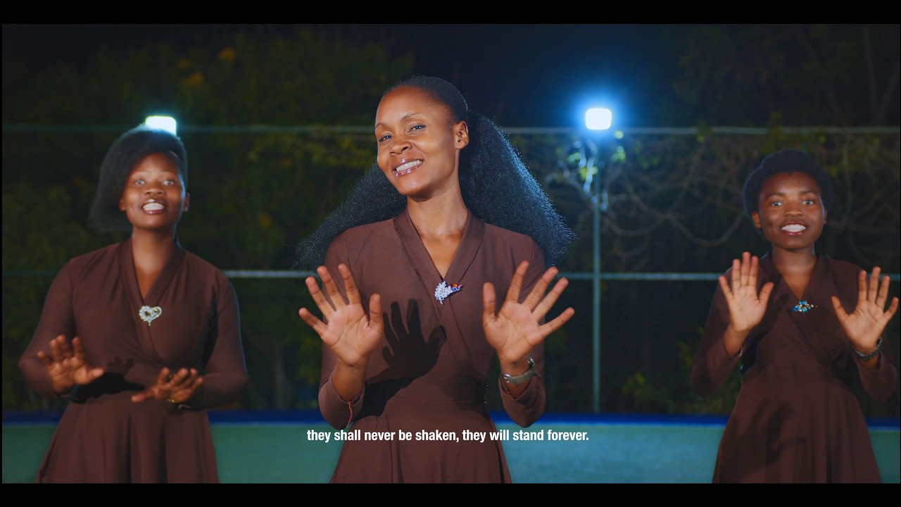 WAMTUMAINIO BWANA - The Holy Singers [ Official video ]