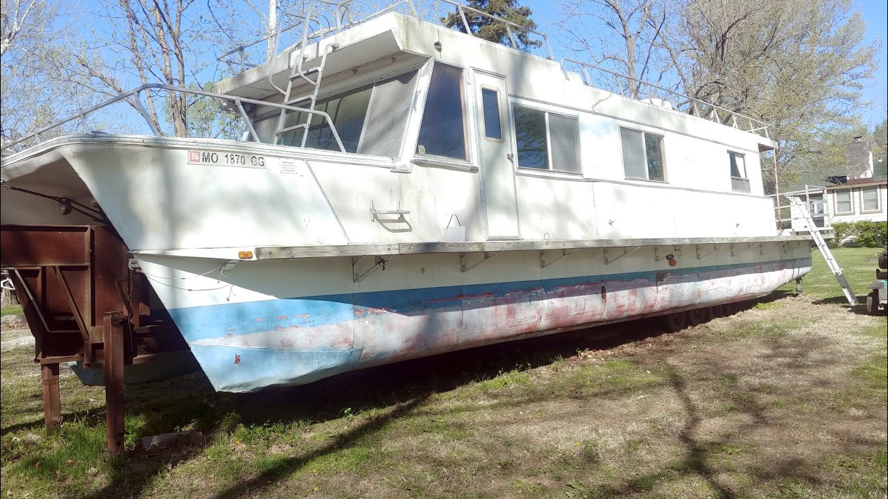 We buy an old HOUSEBOAT cheap… Sailing SV Bohemian Ep. 2