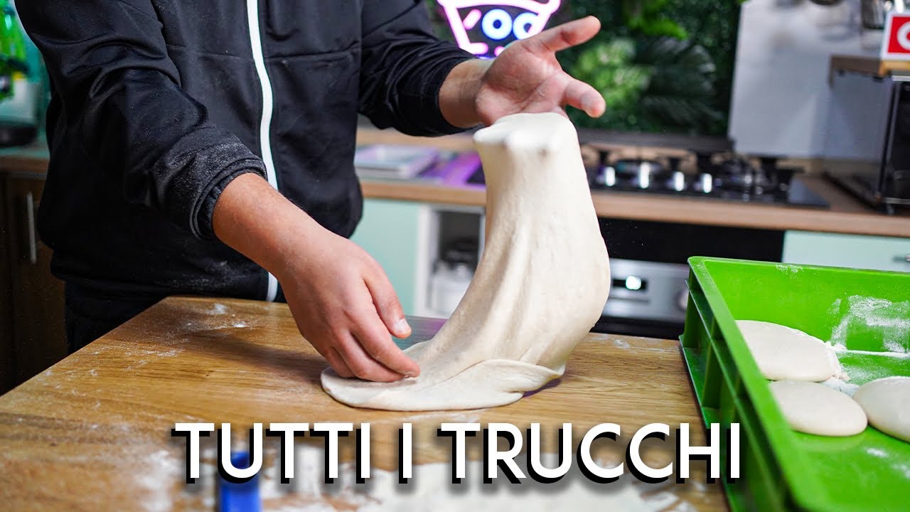 COME STENDERE LA PIZZA NAPOLETANA: 3 MODI per fare la stesura