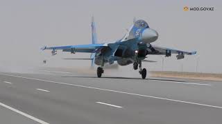 Впервые в истории ВС РК самолеты С-295 и Су-27 совершили посадку на автомобильный участок дороги