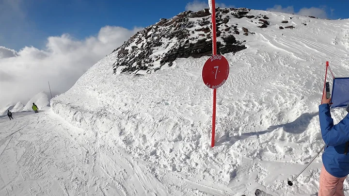 Afternoon, high season, downhill ski on Mont Valai...