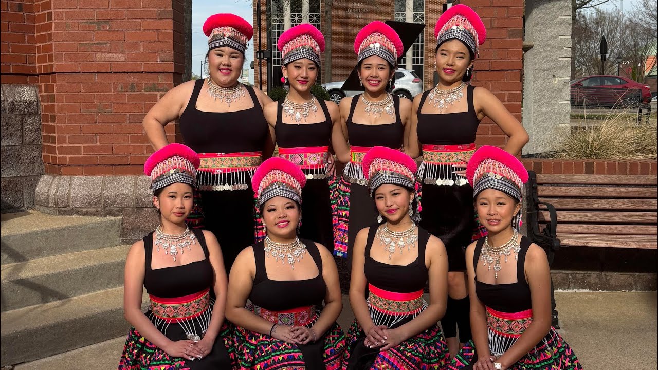 Empress Hmong Dance Group performing to Thov Cia Kuv Nyob Ib Sab by ET Yang rendition