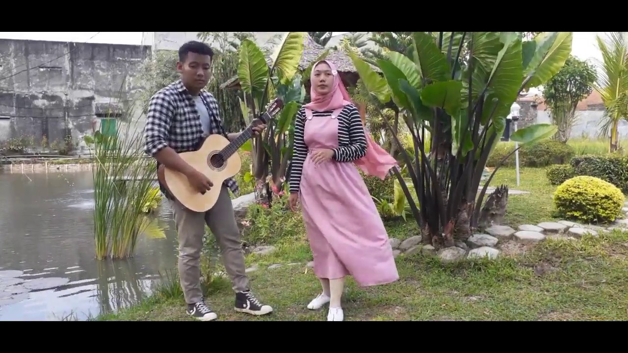 Kunci Gitar Senyuman Yang Indah Bagaikan Candu - Delinewstv