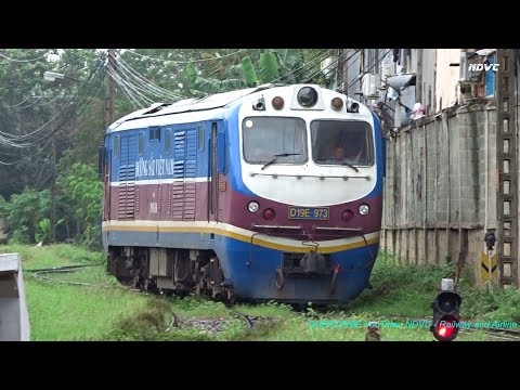 Video ????Cận Cảnh Đầu Máy Xe Lửa Nối Vào Toa Tàu SE6 Chuẩn Bị... - youtube