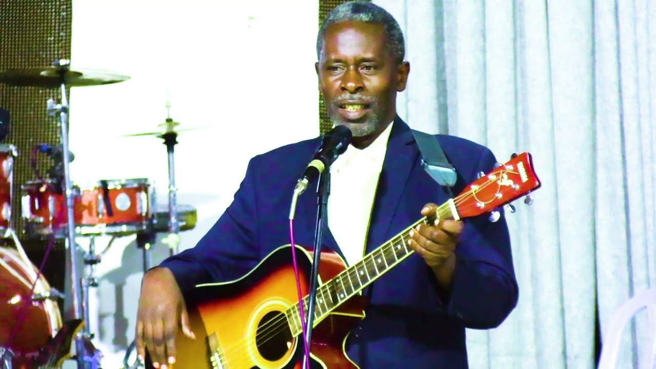 Iyumvire ubuhamya bwa HAKIZIMANA Evariste, umuririmbyi wamenyekanye mu gihe cyashize