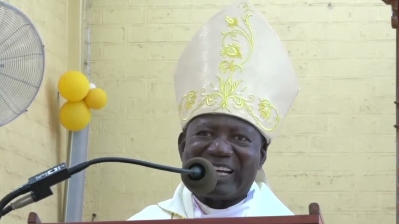 Kardinal PENGO Awamwagia Sifa wachaga