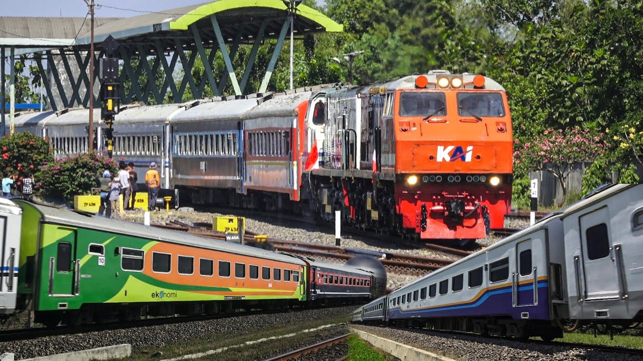 LIVERY LAMA COMEBACK!! || MOMEN PARADE KERETA API LIVERY LAMA DARIMASAKEMASA