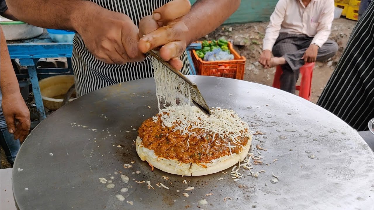 Roadside Egg Pizza | Anda Wala Pizza | Indian Street Food | Aamchi Mumbai