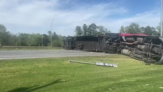 18-wheeler wreck shuts down northbound traffic on Lufkin loop