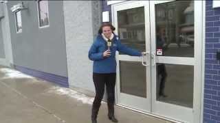 Blooper: Reporter Vs. Door
