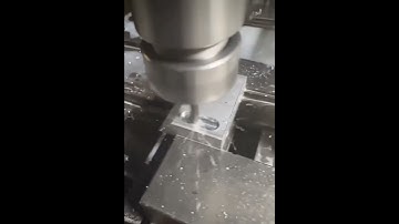 The three-axis CNC machining center is working!