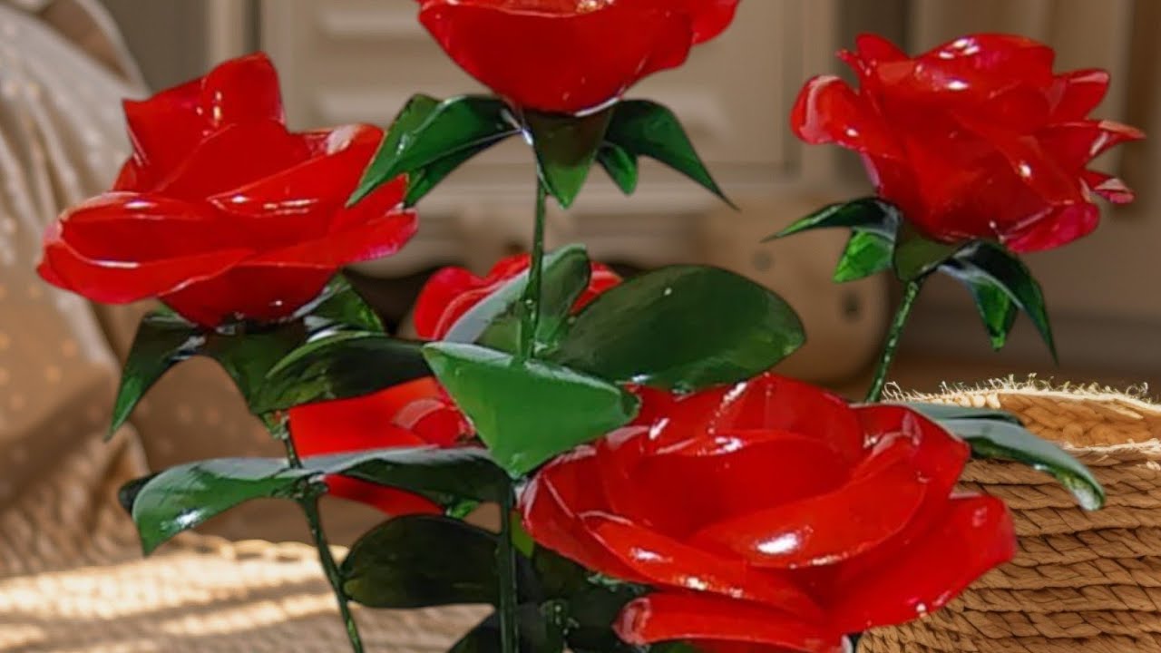 Elegantes rosas hechas con botellas plásticas!🌹🌹🙂❤️♻️🌎 #manualidades #diy #ideas #hechoamano