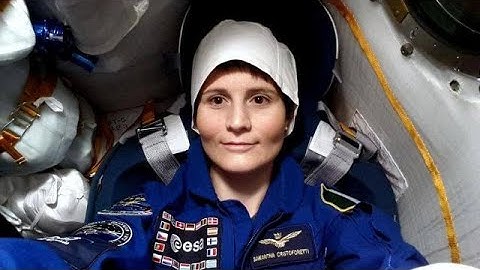 Samantha Cristoforetti, strana dieta nello spazio: sì a ketchup e maionese, no a questi altri cibi