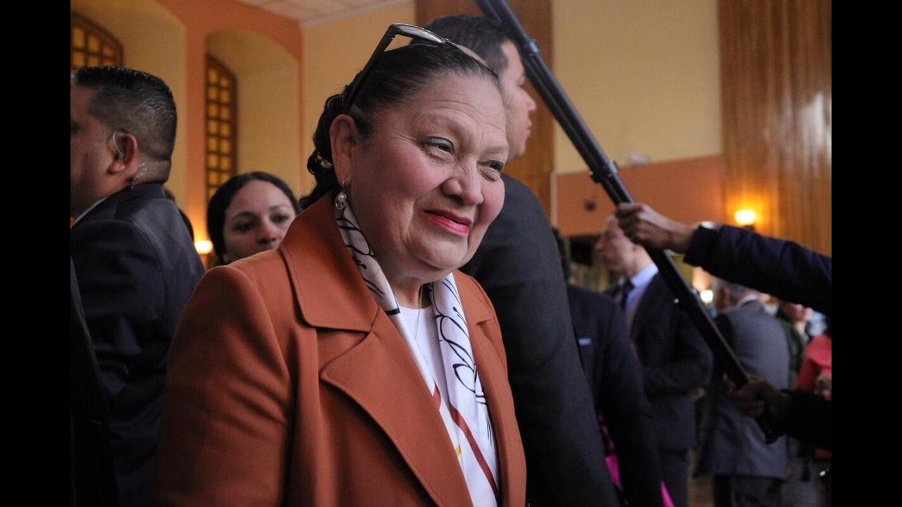 Consuelo Porras lo hace de nuevo, de forma incógnita presenta expediente para CC ante OJ