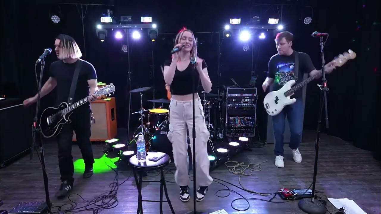 The Middle - Jimmy Eat World (Live Electric Rock Cover by First To Eleven) The Middle - Jimmy Eat World (Live Electric Rock Cover by First To Eleven)