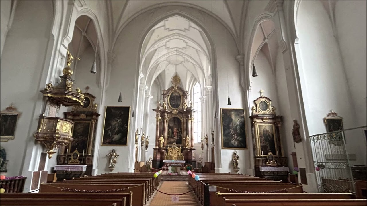 Tittmoning (TS) - Pfarr- und Stiftskirche St. Laurentius:  Vollgeläut zum Sonntageinläuten