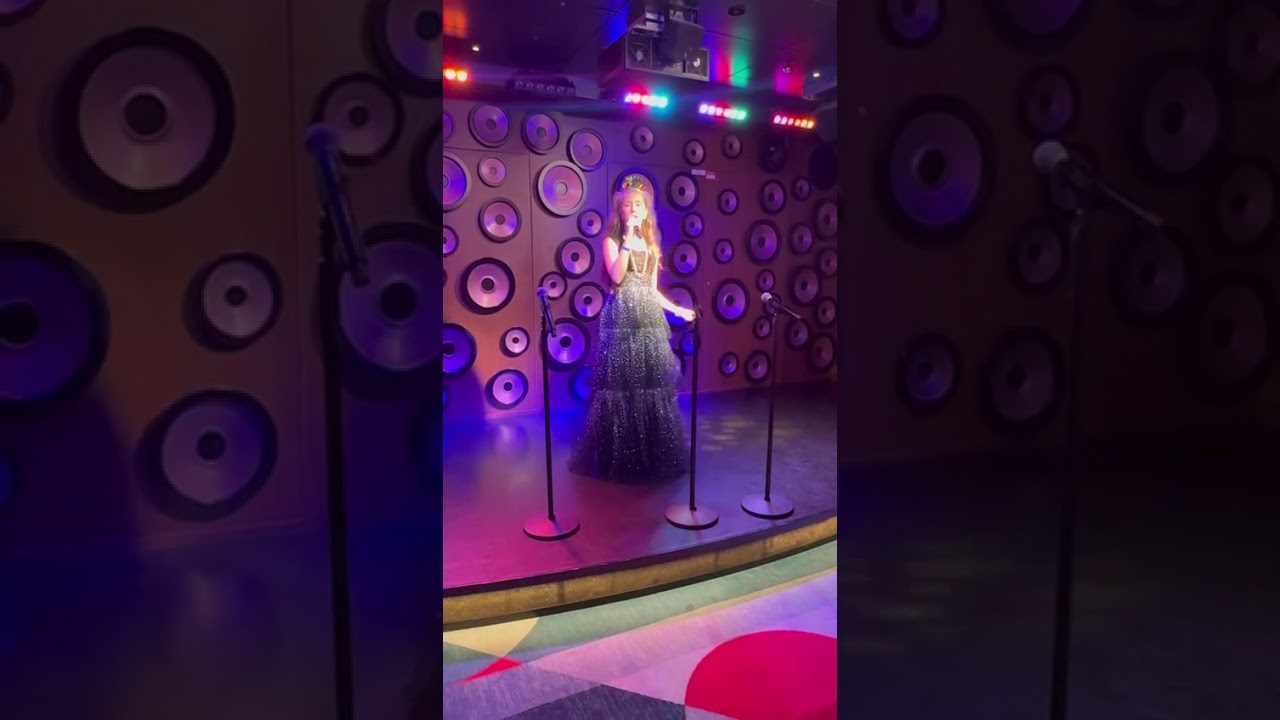 “Icon of the seas” 31.12.2025 karaoke entertainment by Olivia Verlint 