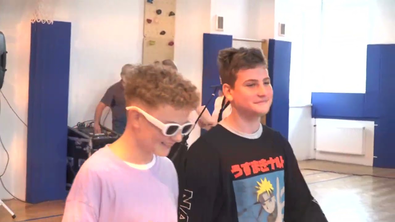 Nauczycielski pokaz mody - Dzień Edukacji Narodowej 2022