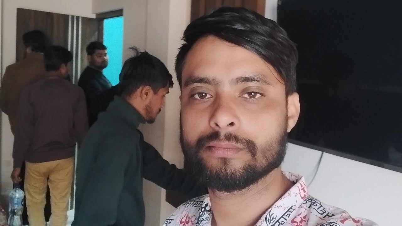 Indore airport ke liye nikal chuke hain 🚓✈️ 