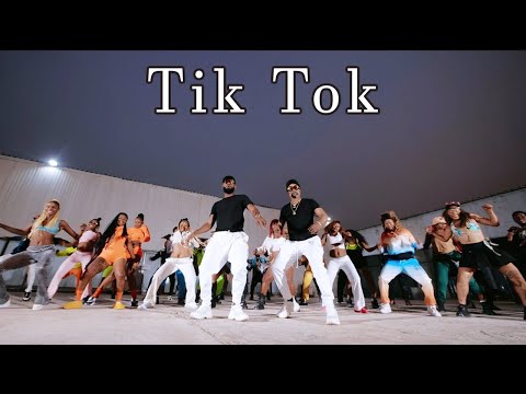 Félix Wazekwa – TIK TOK feat. Fabregas Maestro (Clip officiel)