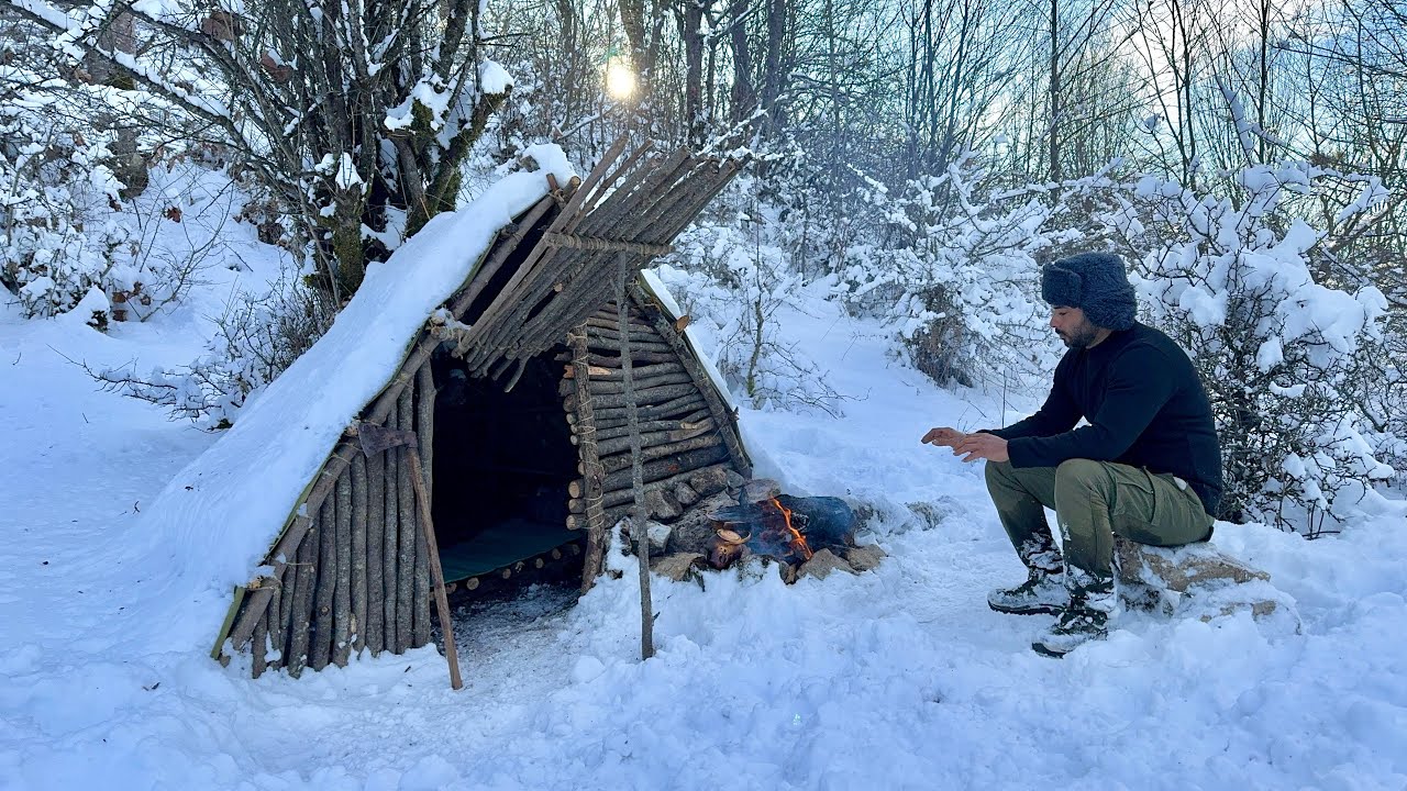 -10*C Building A Bushcraft Snow Survival Shelter With Hand Tools ...