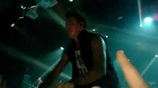 Papa Roach - Lifeline & Jacoby Shaddix Stage Diving 2015