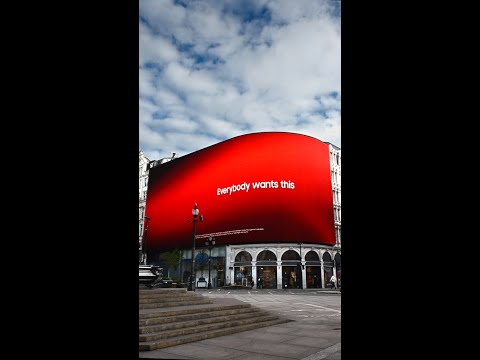 'The Devil Wears Prada 2' meets Bespoke AI Laundry in Piccadilly Circus, London｜Samsung