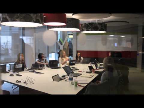 Videó: Kíváncsi az internetes hívásokról és a központjukról? Skype irodák Londonban