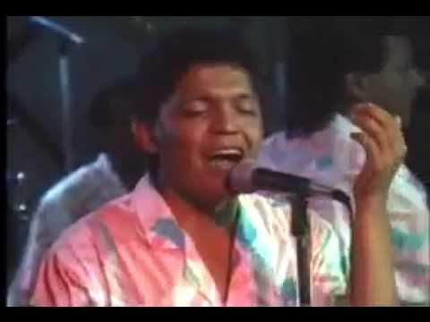 Guayacan Orquesta HOMENAJE A JAIRO RUIZ EN SU DESPEDIDA - YouTube