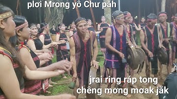 Tiết mục cồng chiêng mở đầu vô cùng hay.đến từ làng Mrong yô, chư păh TP Pleiku