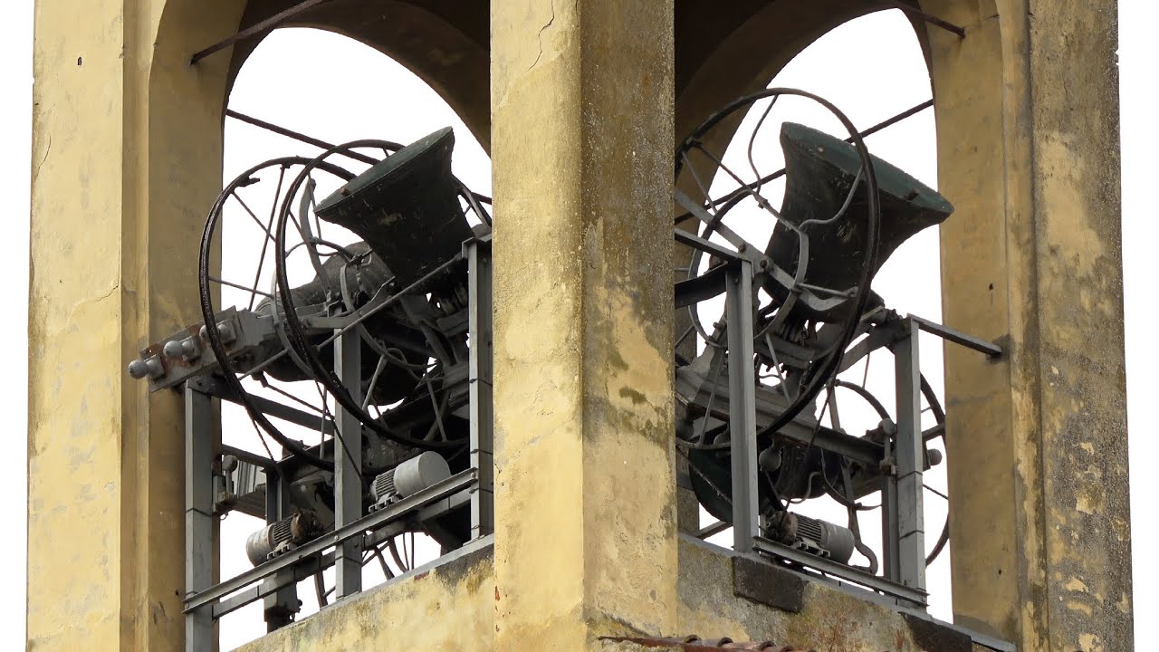 Звон колоколов в старейшей средневековой церкви Ломелло