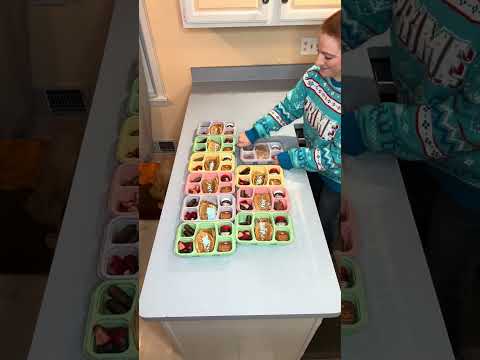 PACKING LUNCHES FOR 11 KIDS 