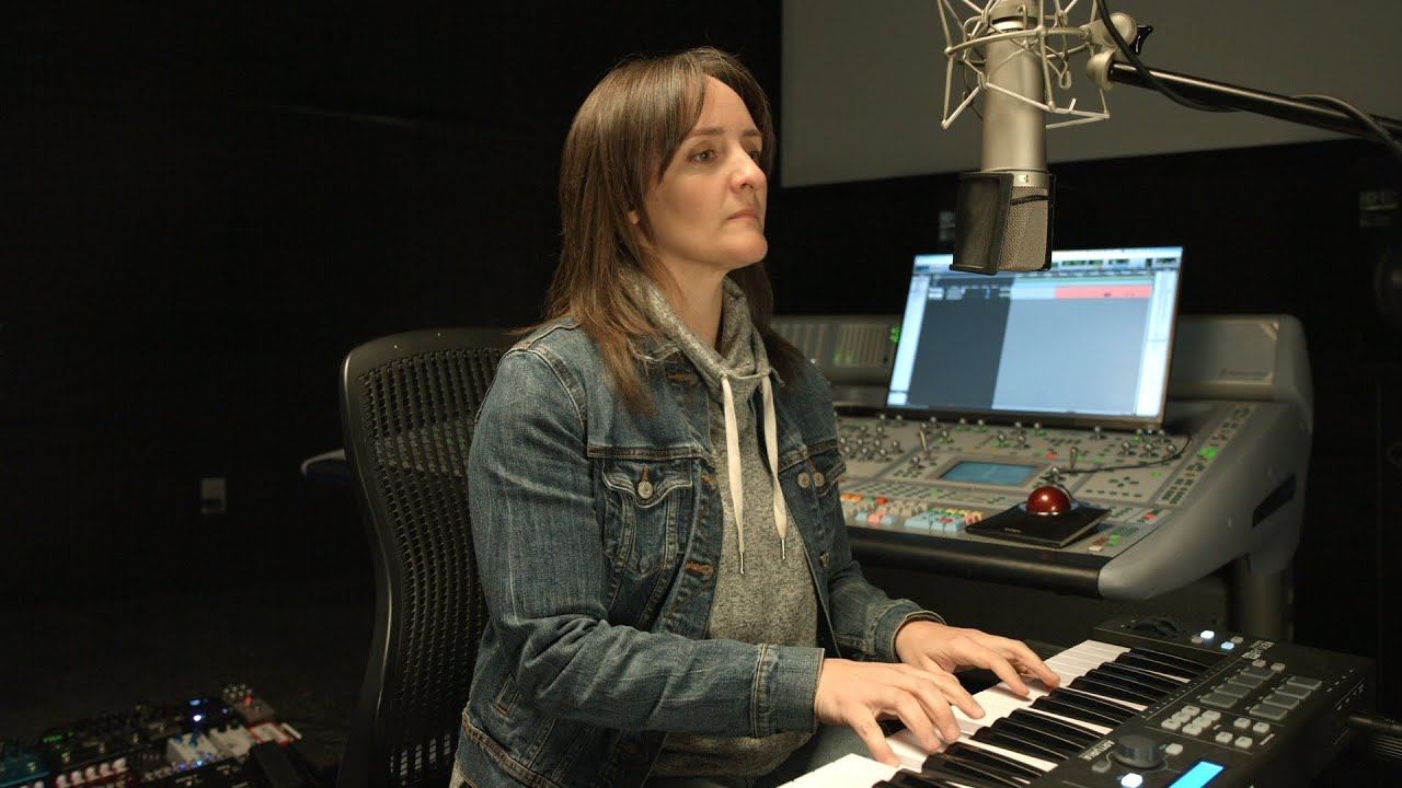 Пусть вся смертная плоть хранит молчание.