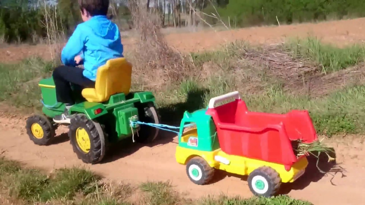 TRACTOR a PEDALES JOHN DEERE CON REMOLQUE Y CAMION VOLQUETE