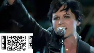 Dolores O'Riordan & Sinfonia Varsovia -  Zombie (orch  & cond  Adam Sztaba)