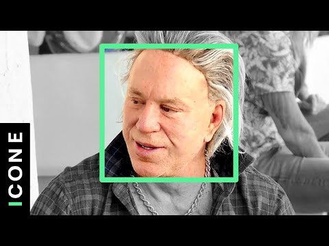 Video: Ma Il Volto è Imperfetto: La Figura Di Mickey Rourke Piace Ai Fan