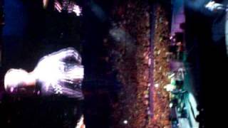 u2 - beautiful day (giants stadium 9/24)