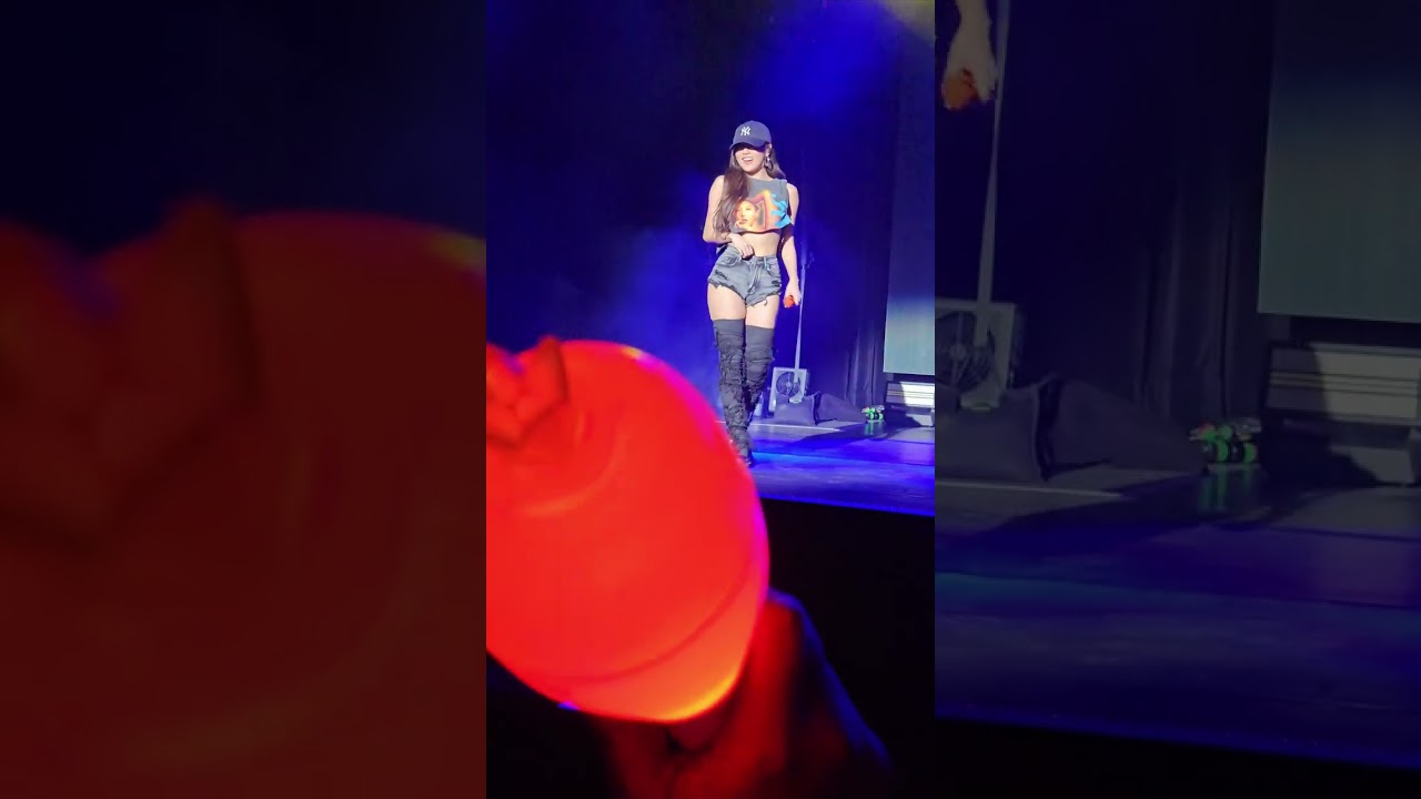 Hwasa - Na - NYC Brooklyn Paramount 3.27.2025 