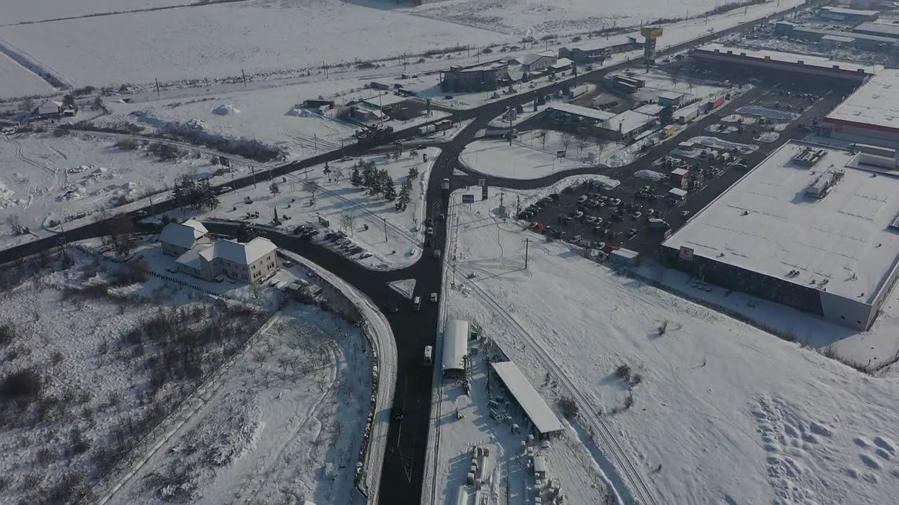 Dejul, sub mantia albă a iernii: zăpadă ca în povești și imagini spectaculoase din DRONĂ