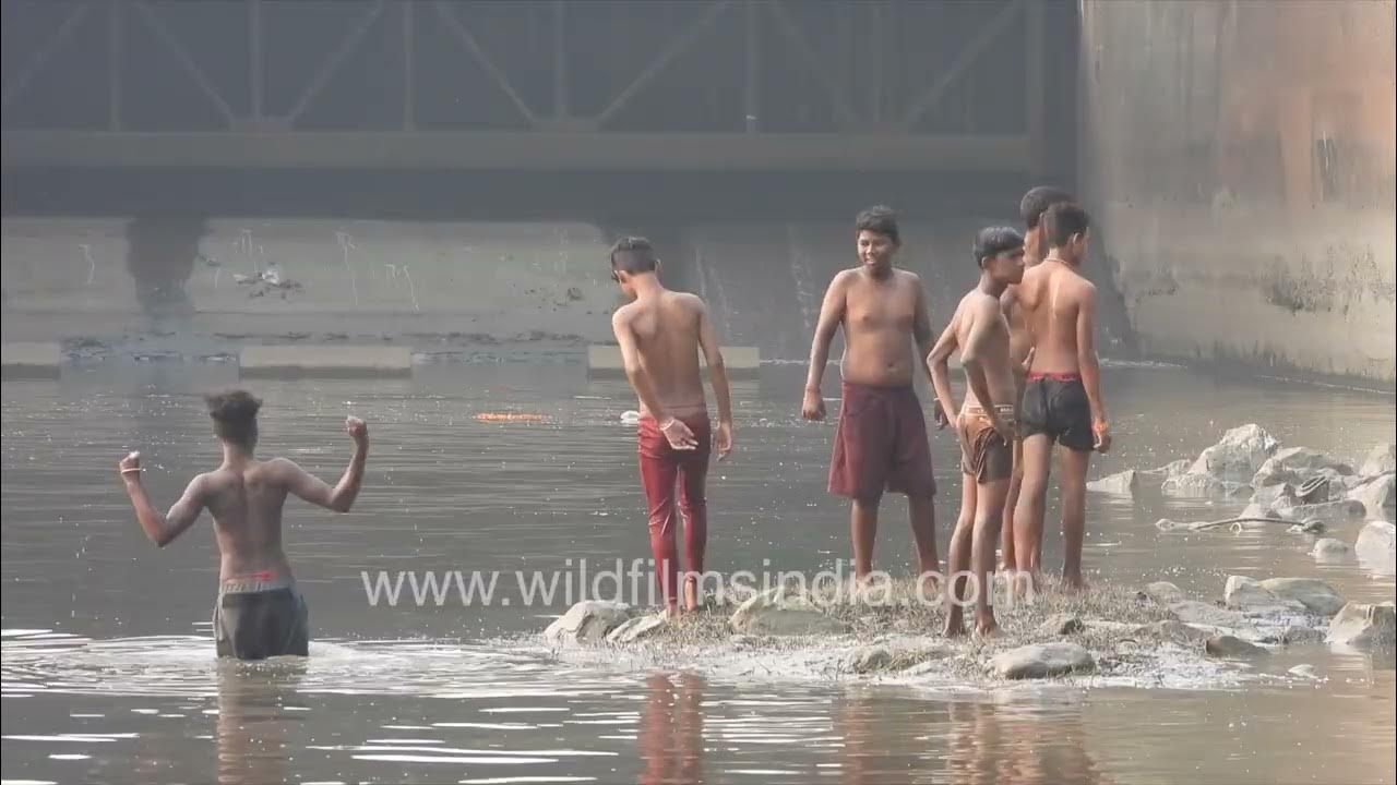 naked kids India River Boys find Yamuna river clean enough to swim in, despite the detergent and  industrial water pollution - YouTube
